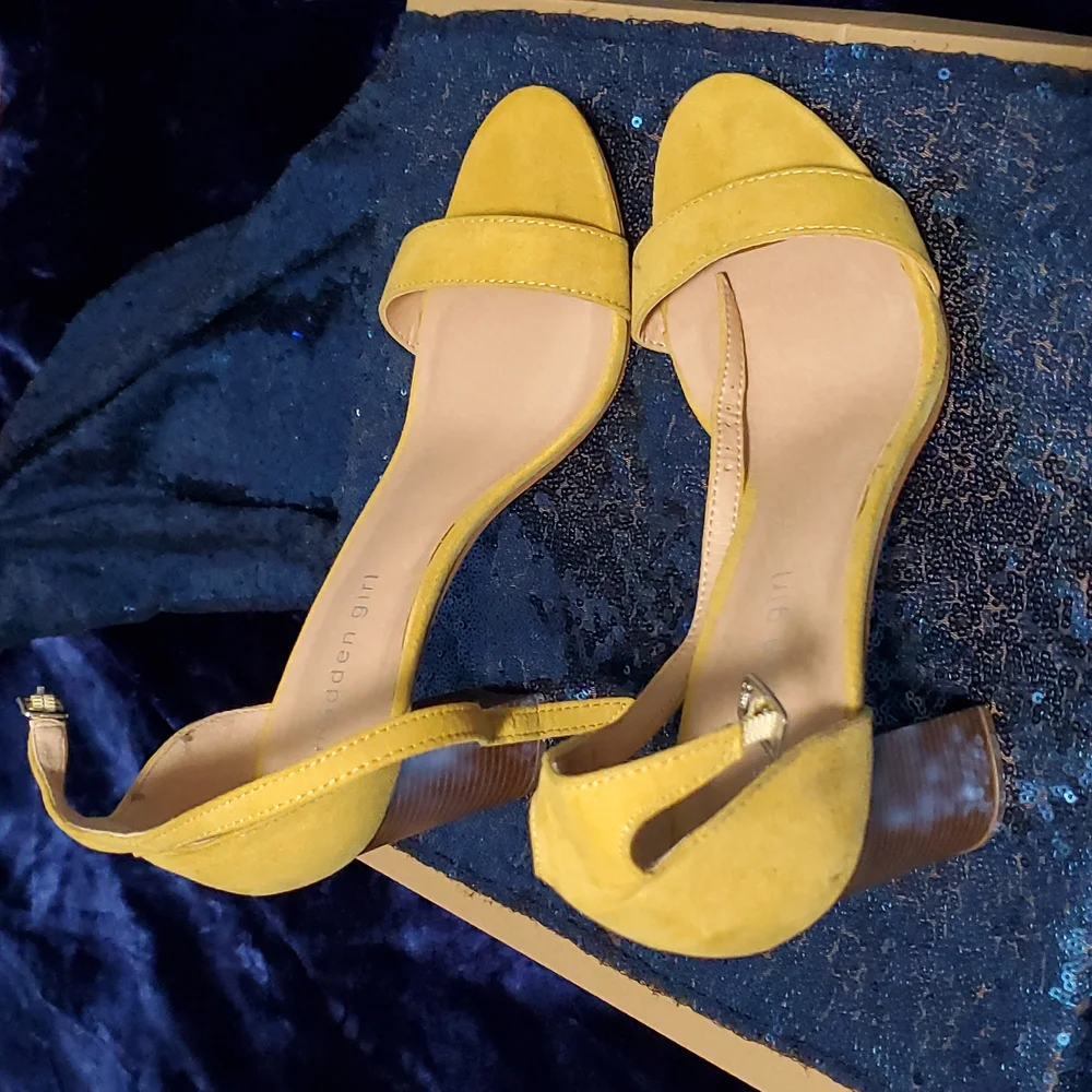 Yellow Madden Girl Heels - Picture 1 of 2